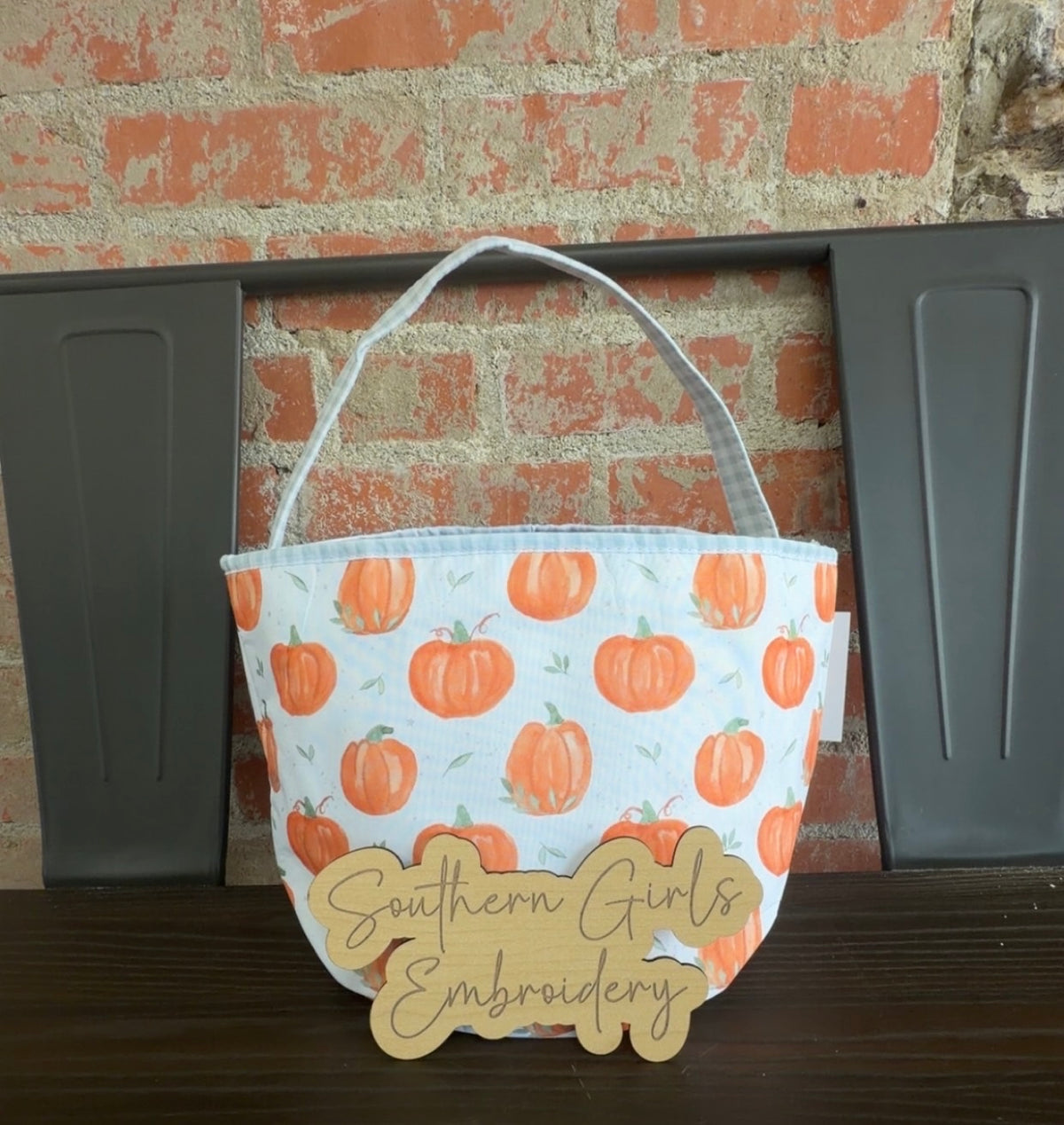 Bucket Bag w/ Embroidery 1 Name