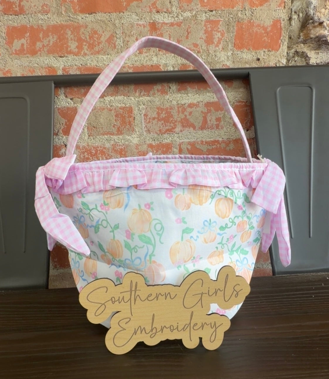 Bucket Bag w/ Embroidery 1 Name